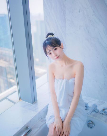 动漫打扑克