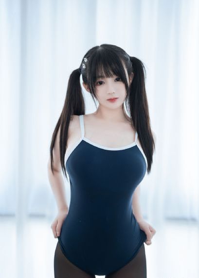 一女子商场内坠楼身亡