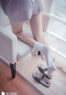 女子上厕所遭男孩趴地偷窥