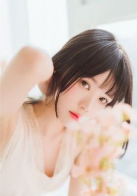小恩雅吐牛奶舞蹈