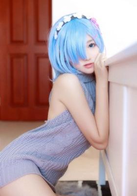 印度一小象被疾驰火车撞倒